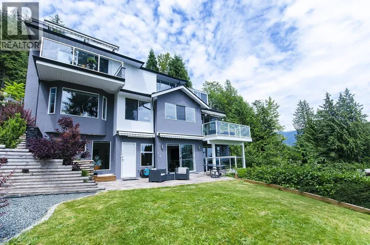 1241 COLEMAN STREET, North Vancouver, British Columbia V7K3C2