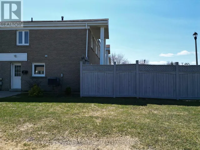 270 TOWN HOUSE CRESCENT, Brampton (Brampton East), Ontario L6W3C7