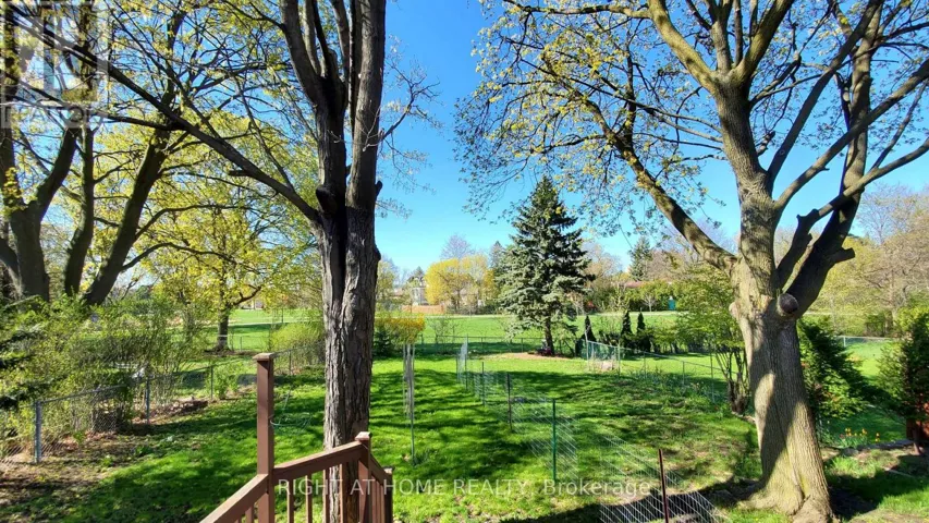 2 - 169 YORKVIEW DRIVE, Toronto (Willowdale West), Ontario M2R1K2