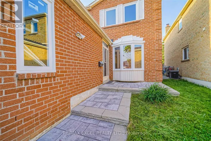 UPPER - 47 WHITELEAF CRESCENT, Toronto (Milliken), Ontario M1V3G1