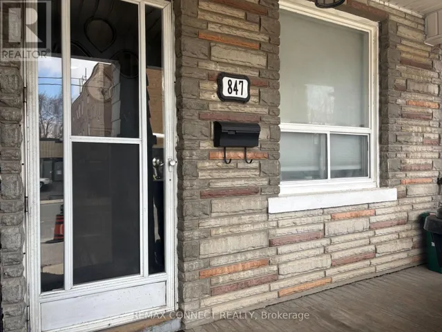 UPPER - 847 PAPE AVENUE, Toronto (Danforth Village-East York), Ontario M4K3T7