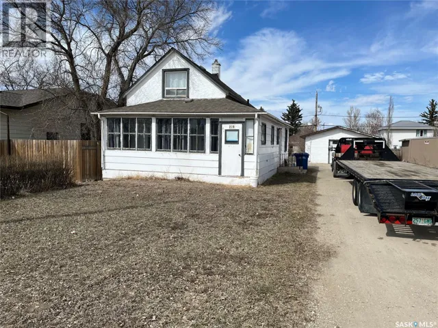 219 1st AVENUE, Gravelbourg, Saskatchewan S0H1X0