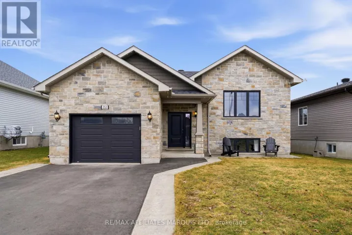 252 EASTPORT DRIVE, Cornwall, Ontario K6H0H1