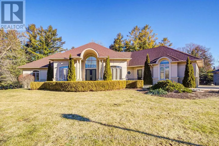 24 MAPLEHYRN AVENUE, East Gwillimbury (Sharon), Ontario L0G1V0