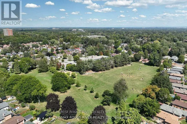 18 DARLINGSIDE DRIVE, Toronto (West Hill), Ontario M1E3N8