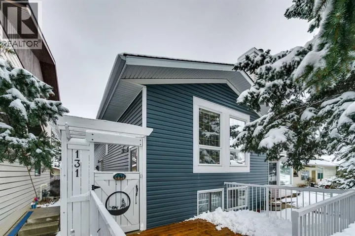 131 Woodglen Way SW, Calgary, Alberta T2W4L9