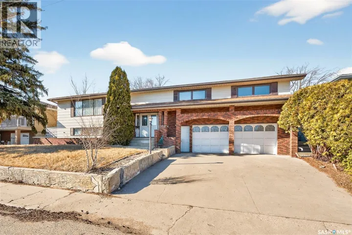 1208 Athabasca STREET W, Moose Jaw, Saskatchewan S6H6C6