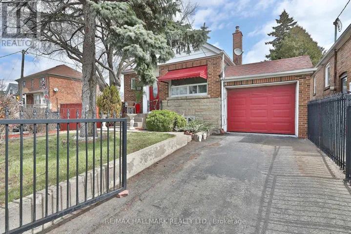 2095 KEELE STREET, Toronto (Beechborough-Greenbrook), Ontario M6M3Y8