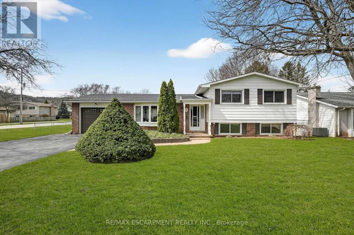 6 NELLES ROAD S, Grimsby (Grimsby East), Ontario L3M2Z2