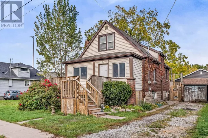 10 LOCARNO AVENUE, Hamilton (Hamilton Beach), Ontario L8H7H3