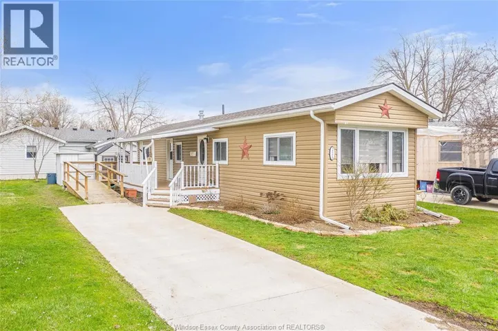 235 DAVID COURT, Essex, Ontario N8M2B2