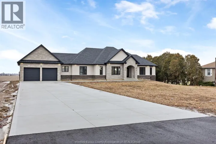 418 COUNTY RD 34, Kingsville, Ontario N8H3V6