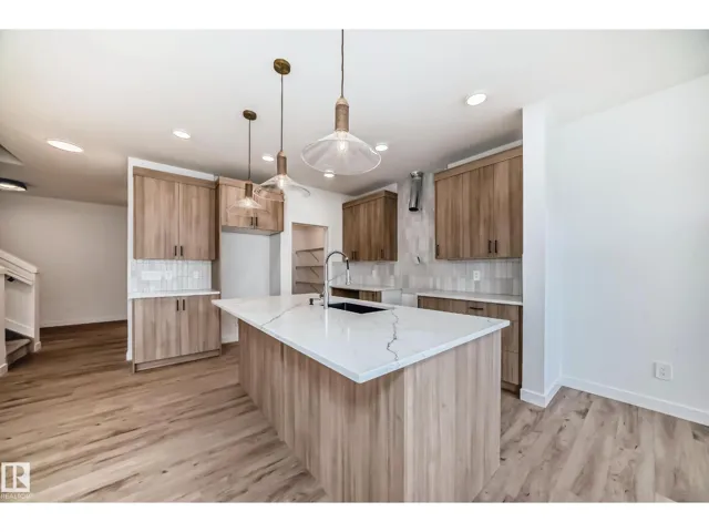 4112 208 ST NW, Edmonton, Alberta T6M3E3