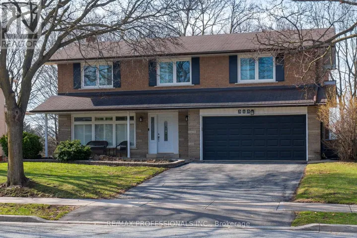 315 MARKLAND DRIVE, Toronto (Markland Wood), Ontario M9C1R4