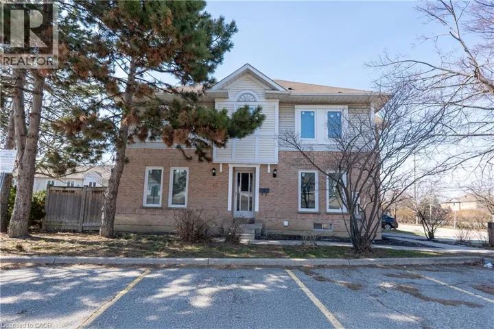 63 WICKSTEAD Court Unit# 33, Brampton, Ontario L6R1N8
