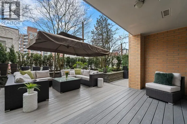 213 221 UNION STREET, Vancouver, British Columbia V6A0B4