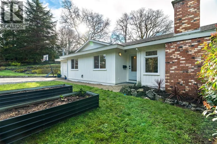 4285 Caen Rd, Saanich, British Columbia V8X3S5