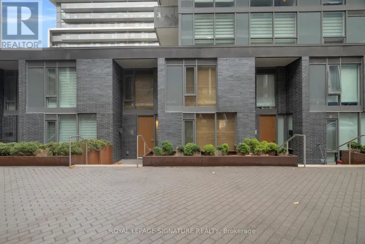 8 - 106 VARNA DRIVE, Toronto (Englemount-Lawrence), Ontario M6A0C8