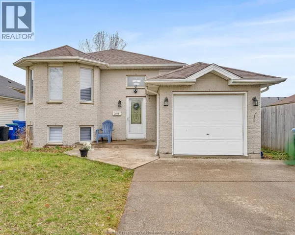3815 YELLOWOOD, Windsor, Ontario N9E4T2
