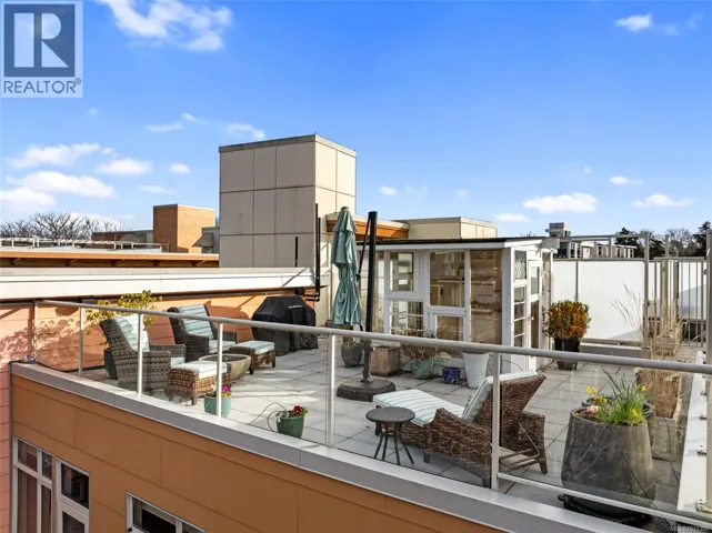 304 1035 Sutlej St, Victoria, British Columbia V8V2V9