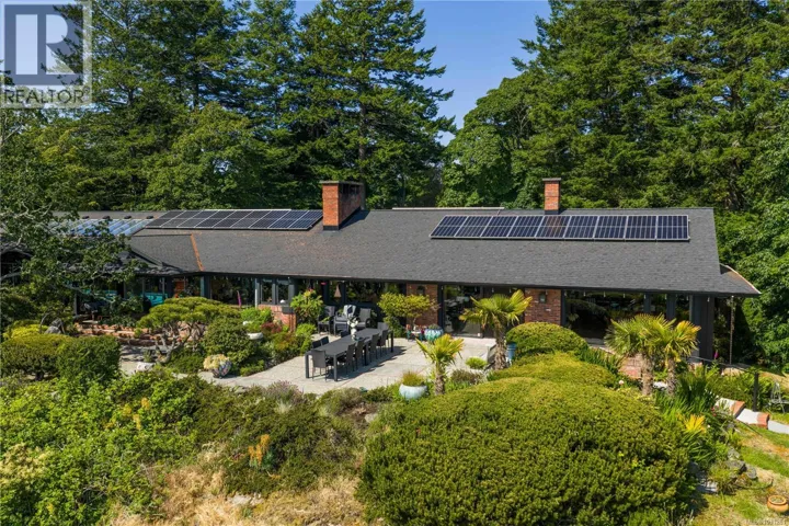1996 Ferndale Rd, Saanich, British Columbia V8N2Y6