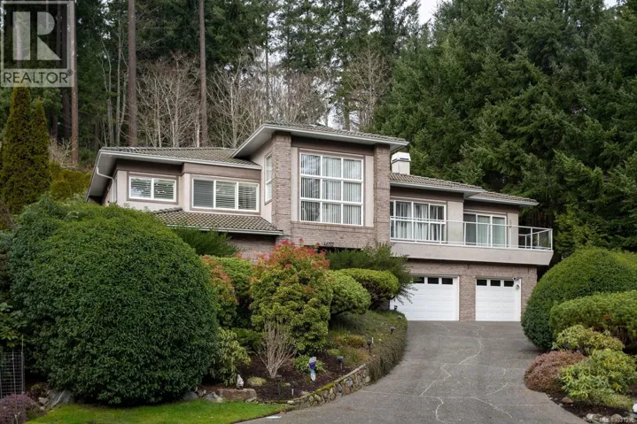 4652 Boulderwood Dr, Saanich, British Columbia V8Y3G5