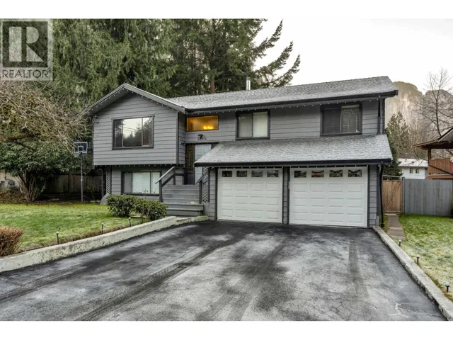 38276 MYRTLEWOOD CRESCENT, Squamish, British Columbia V8B0W4