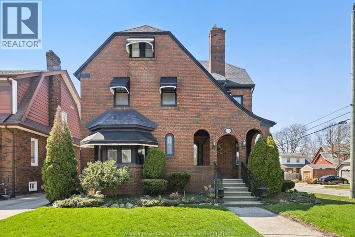 2203 VICTORIA, Windsor, Ontario N8X1R2
