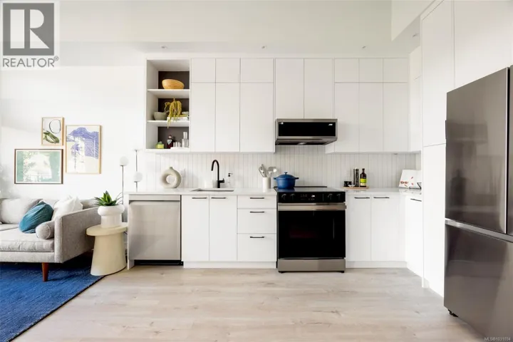 201 1075 Tillicum Rd, Esquimalt, British Columbia V9A2A4