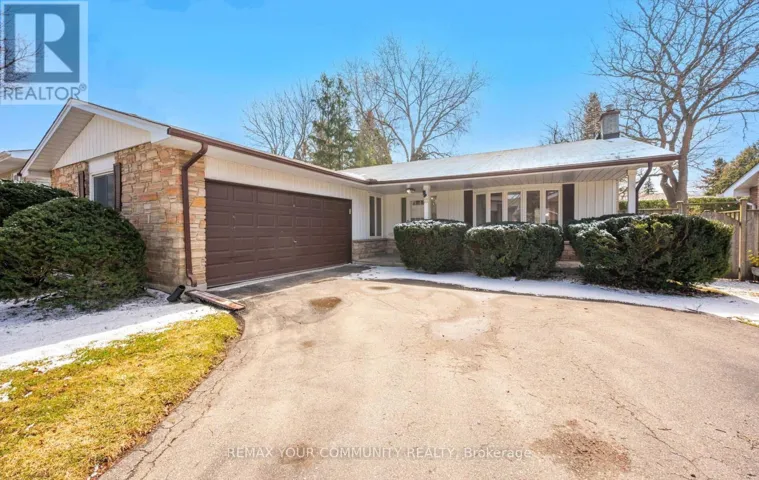 11 GLENVIEW DRIVE, Aurora (Aurora Highlands), Ontario L4G2G7