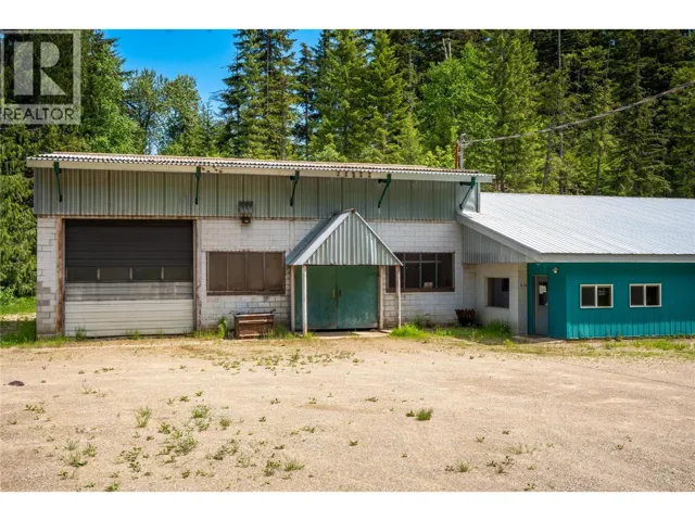1636 23 Hwy Highway S, Revelstoke, British Columbia V0E2S0