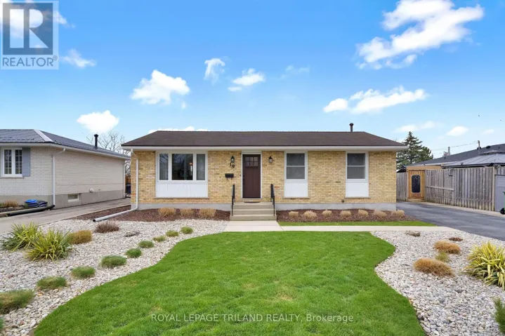19 SPARTA STREET, St. Thomas, Ontario N5R5H1