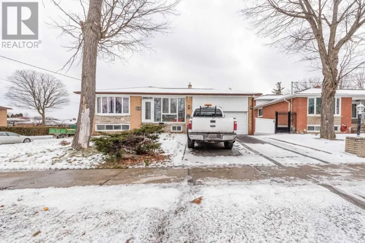 213 GRANDRAVINE DRIVE, Toronto (York University Heights), Ontario M3J1B9