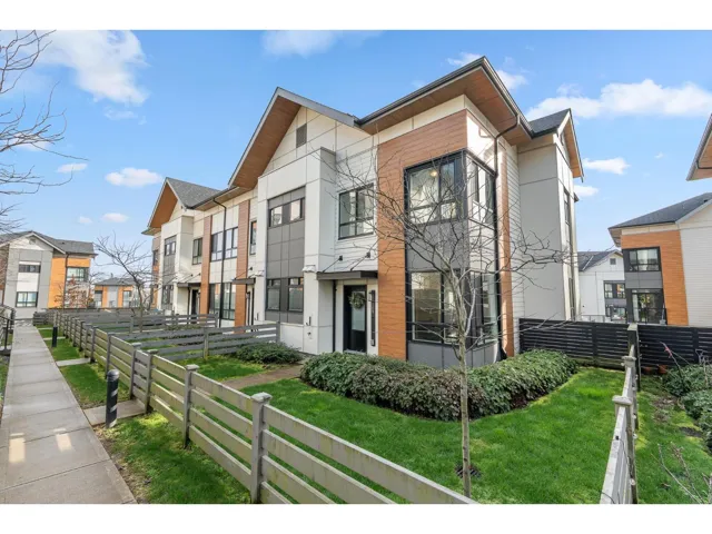 109 15111 EDMUND DRIVE, Surrey, British Columbia V3S0A5