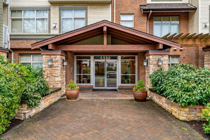 212 6500 194TH STREET, Surrey, British Columbia V4N5X4