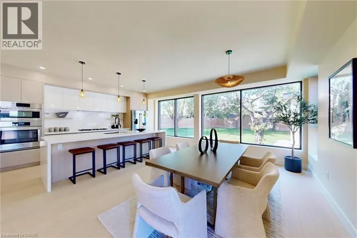 28 DUNSMORE Garden, Toronto, Ontario M3H3M2