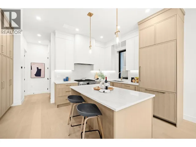 2965 GLEN DRIVE, Vancouver, British Columbia V5T2P1