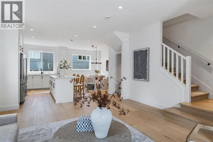 4 10145 Fifth St, Sidney, British Columbia V8L2X8