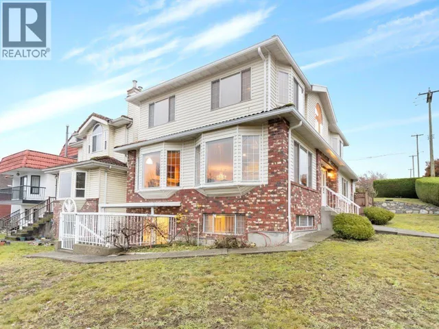 3288 E 5TH AVENUE, Vancouver, British Columbia V5M1P3