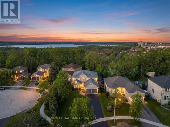 21 TASCONA COURT, Barrie (Little Lake), Ontario L4M0C5