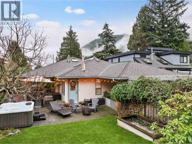 6422 DOUGLAS STREET, West Vancouver, British Columbia V7W2G2
