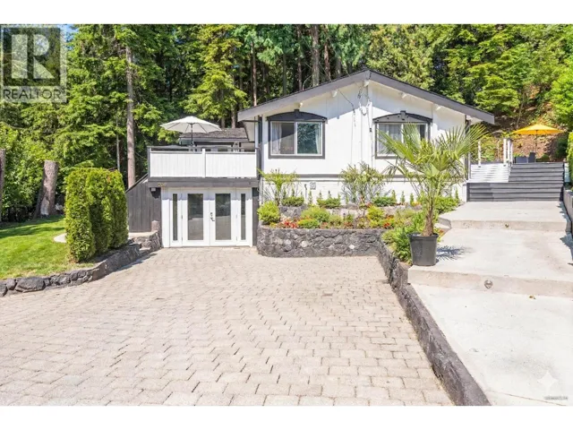 3870 EMERALD DRIVE, North Vancouver, British Columbia V7R3B8