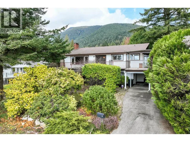 702 WINONA AVENUE, North Vancouver, British Columbia V7R2B1