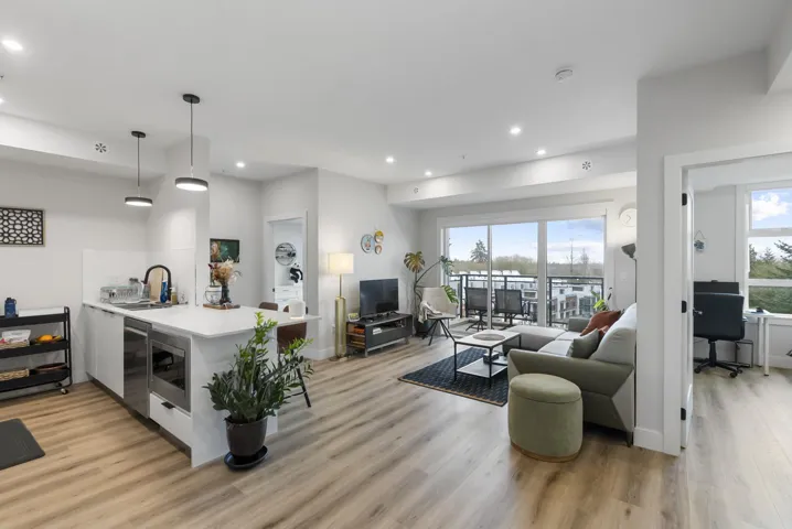 506 6285 KING GEORGE BOULEVARD, Surrey, British Columbia V3X0L3