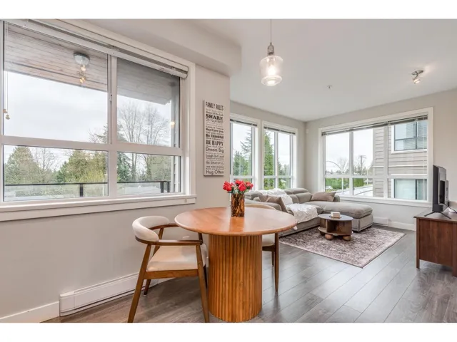 406 15388 105 AVENUE, Surrey, British Columbia V3R0C4