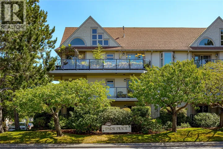 207 2211 Shelbourne St, Victoria, British Columbia V8R4K9