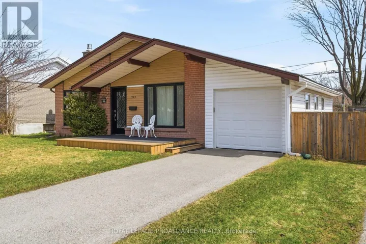 903 NAROCH BOULEVARD, Pickering (Bay Ridges), Ontario L1W1T1