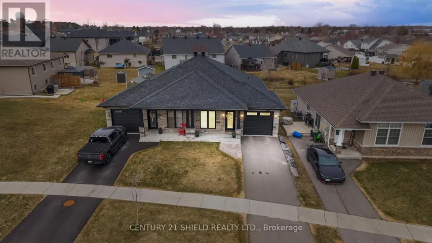 274 EAST RIDGE DRIVE, Cornwall, Ontario K6H0H5