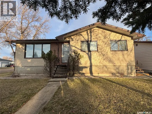 202 Herbert STREET, Maple Creek, Saskatchewan S0N1N0