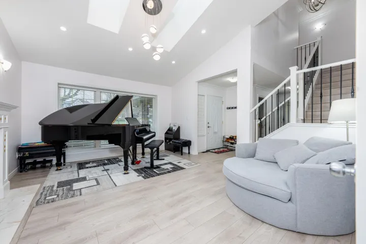 8769 215B STREET, Langley, British Columbia V1M2E6